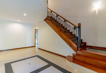 5 Bedroom Villa For Rent - Teuk Thla, Sen Sok, Phnom Penh thumbnail