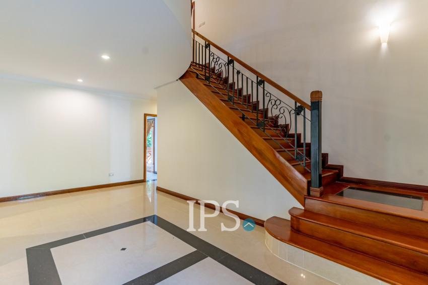 5 Bedroom Villa For Rent - Teuk Thla, Sen Sok, Phnom Penh