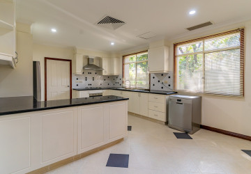 5 Bedroom Villa For Rent - Teuk Thla, Sen Sok, Phnom Penh thumbnail
