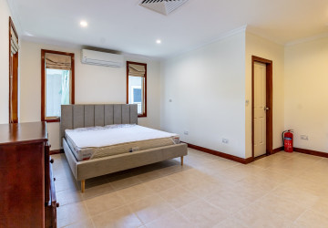 5 Bedroom Villa For Rent - Teuk Thla, Sen Sok, Phnom Penh thumbnail