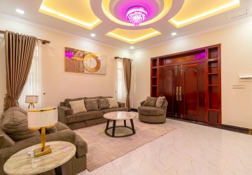 4 Bedroom Villa For Sale - Svay Dangkum, Siem Reap thumbnail