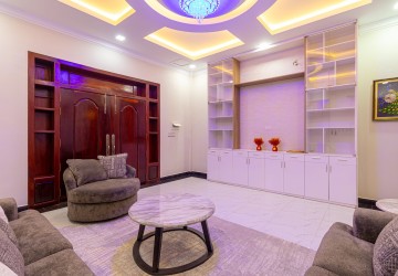 4 Bedroom Villa For Sale - Svay Dangkum, Siem Reap thumbnail