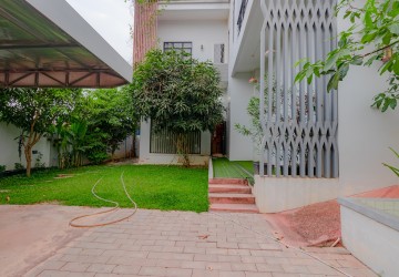 4 Bedroom Villa For Sale - Svay Dangkum, Siem Reap thumbnail