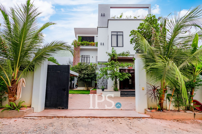 4 Bedroom Villa For Sale - Svay Dangkum, Siem Reap