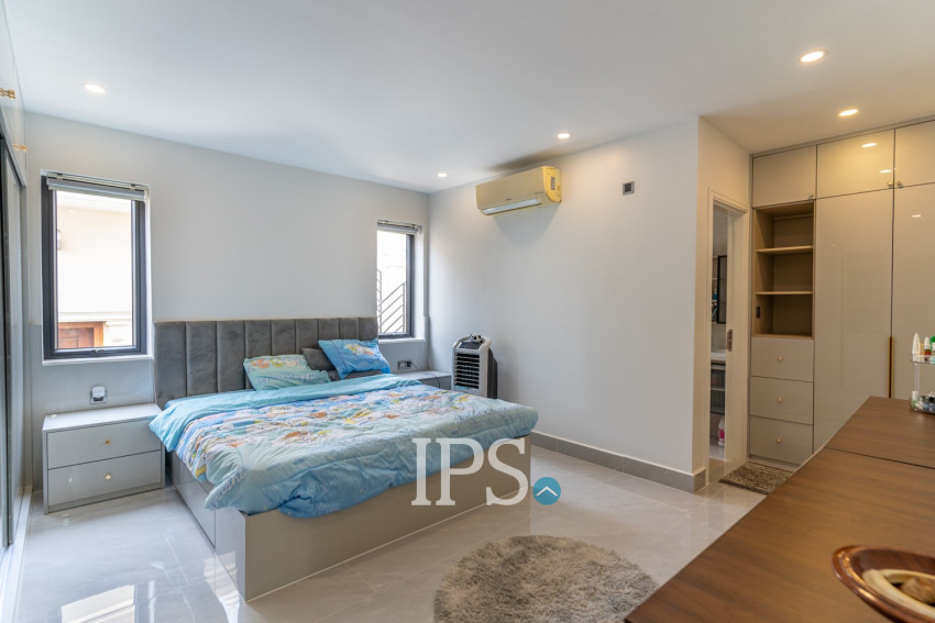 4 Storey Corner Commercial Building For Sale - Beoung Kak 1, Phnom Penh