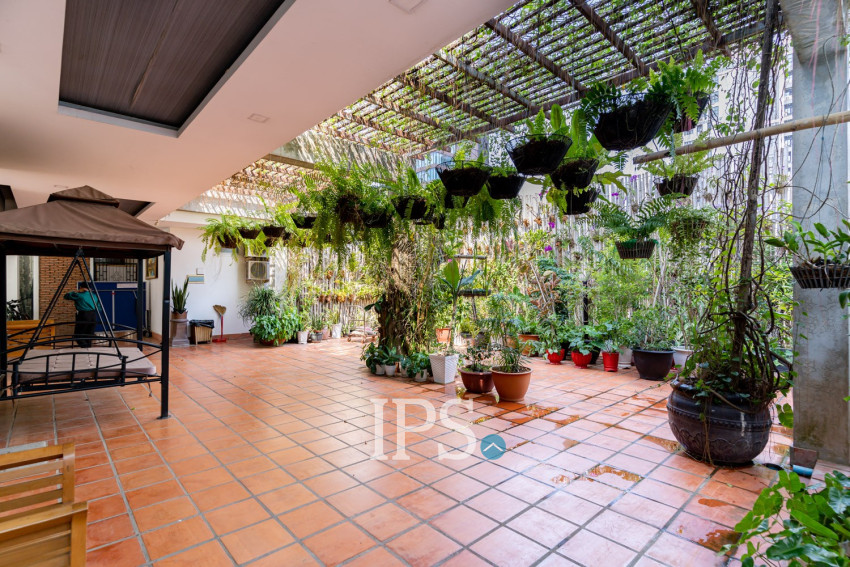 3 Bedroom Serviced Apartment For Rent - BKK 1, Phnom Penh