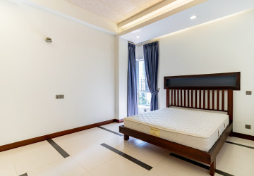 3 Bedroom Serviced Apartment For Rent - BKK 1, Phnom Penh thumbnail