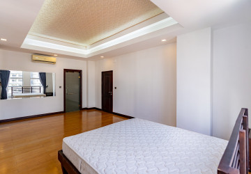 3 Bedroom Serviced Apartment For Rent - BKK 1, Phnom Penh thumbnail