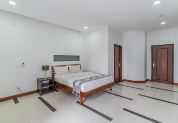3 Bedroom Serviced Apartment For Rent - BKK 1, Phnom Penh thumbnail