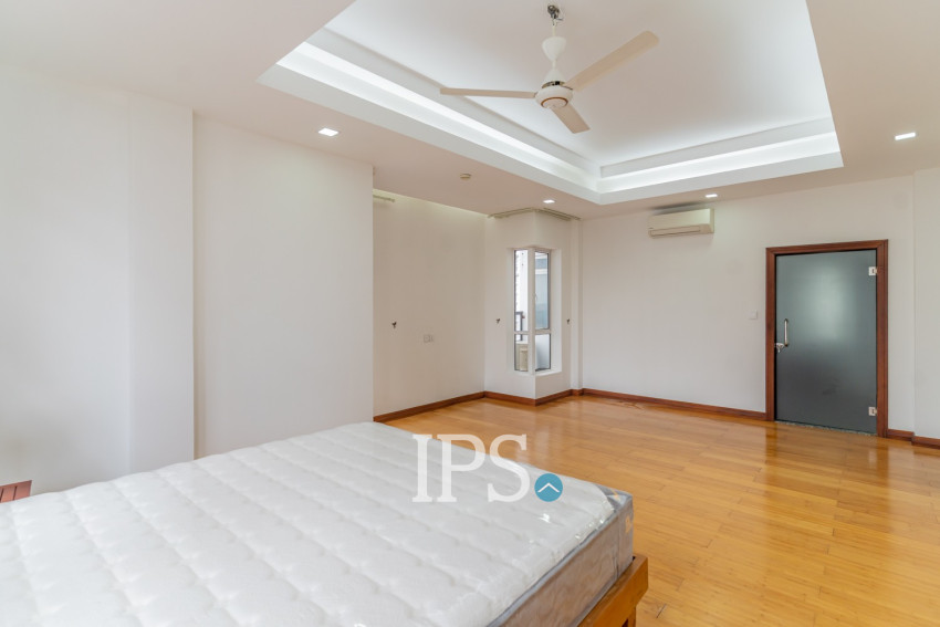 3 Bedroom Serviced Apartment For Rent - BKK 1, Phnom Penh