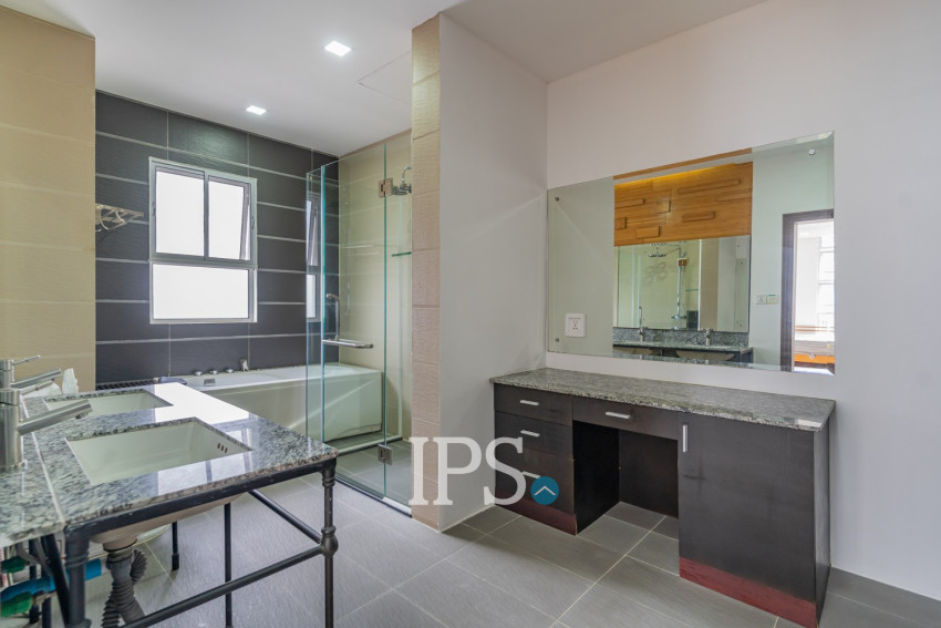 3 Bedroom Serviced Apartment For Rent - BKK 1, Phnom Penh