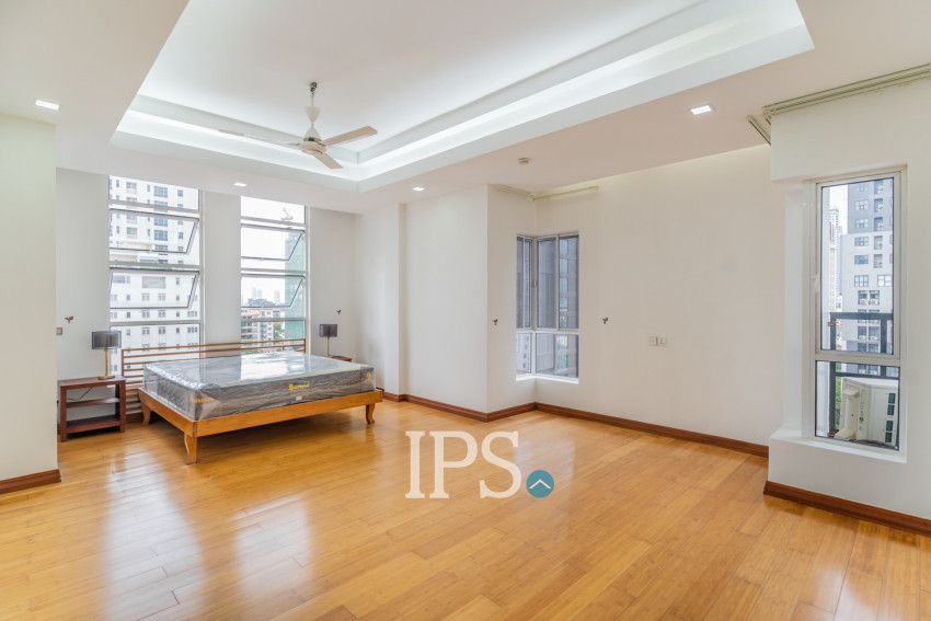 3 Bedroom Serviced Apartment For Rent - BKK 1, Phnom Penh