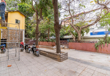 516 Sqm Commercial Villa For Rent - Srah Chork, Phnom Penh thumbnail