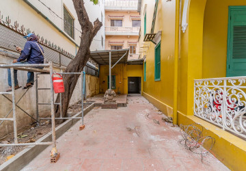 516 Sqm Commercial Villa For Rent - Srah Chork, Phnom Penh thumbnail