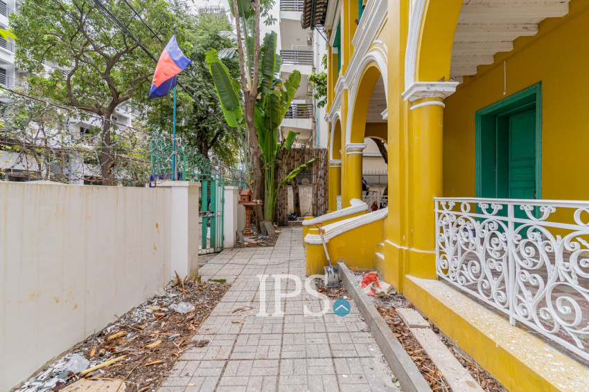 516 Sqm Commercial Villa For Rent - Srah Chork, Phnom Penh