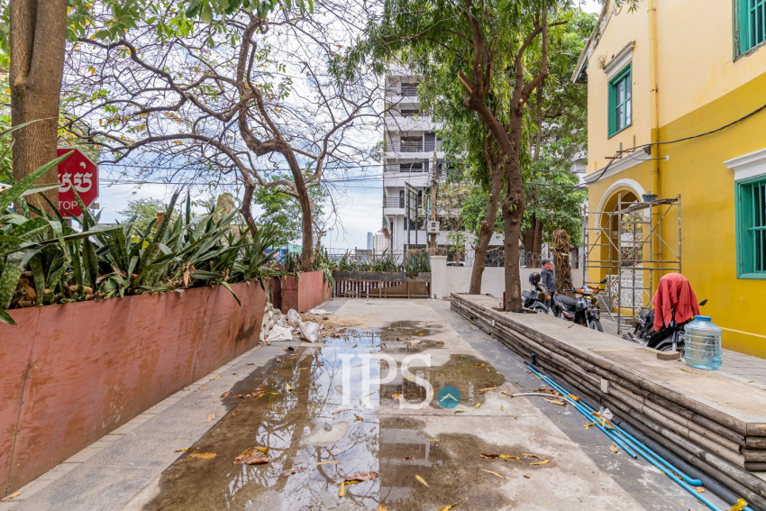 516 Sqm Commercial Villa For Rent - Srah Chork, Phnom Penh