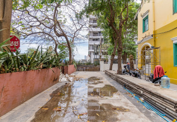 516 Sqm Commercial Villa For Rent - Srah Chork, Phnom Penh thumbnail