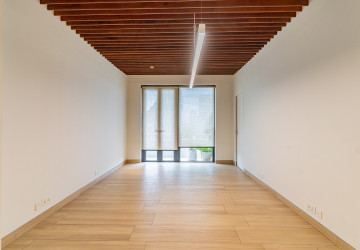 357 Sqm Office Space For Rent - Wat Phnom, Phnom Penh thumbnail