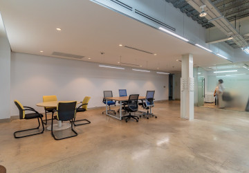 121 Sqm Office Space For Rent - Wat Phnom, Phnom Penh thumbnail