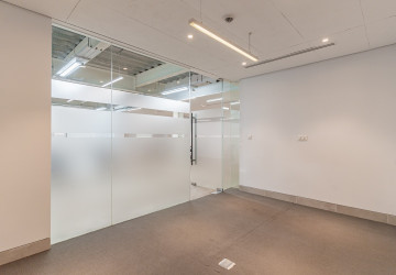 121 Sqm Office Space For Rent - Wat Phnom, Phnom Penh thumbnail