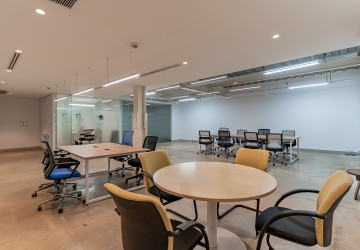 121 Sqm Office Space For Rent - Wat Phnom, Phnom Penh thumbnail
