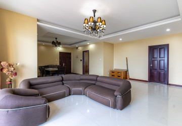 3 Bedroom Condo For Rent - Rose Condo, Tonle Bassac, Phnom Penh thumbnail