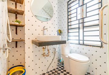 Renovated 3 Bedroom Apartment For Sale - Phsar Kandal 2, Phnom Penh thumbnail