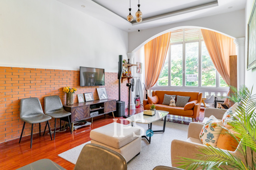 Renovated 3 Bedroom Apartment For Sale - Phsar Kandal 2, Phnom Penh