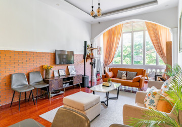 Renovated 3 Bedroom Apartment For Sale - Phsar Kandal 2, Phnom Penh thumbnail
