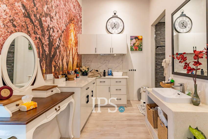 Renovated 3 Bedroom Apartment For Sale - Phsar Kandal 2, Phnom Penh