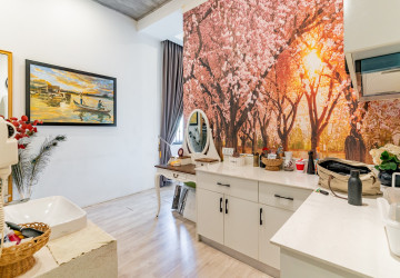 Renovated 3 Bedroom Apartment For Sale - Phsar Kandal 2, Phnom Penh thumbnail