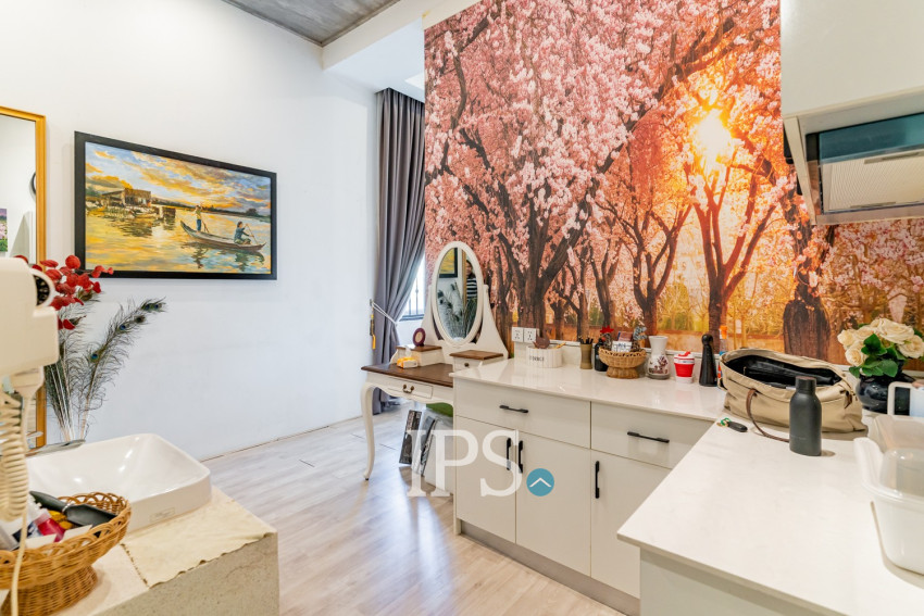 Renovated 3 Bedroom Apartment For Sale - Phsar Kandal 2, Phnom Penh