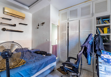 Renovated 3 Bedroom Apartment For Sale - Phsar Kandal 2, Phnom Penh thumbnail
