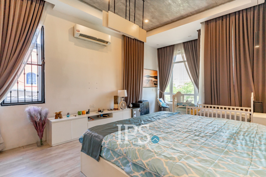 Renovated 3 Bedroom Apartment For Sale - Phsar Kandal 2, Phnom Penh