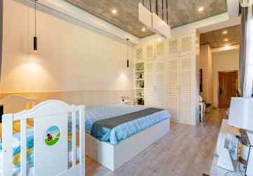 Renovated 3 Bedroom Apartment For Sale - Phsar Kandal 2, Phnom Penh thumbnail