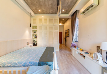 Renovated 3 Bedroom Apartment For Sale - Phsar Kandal 2, Phnom Penh thumbnail