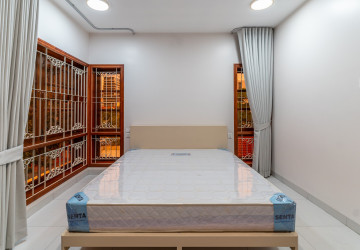 1 Bedroom Serviced Apartment  For Rent - BKK1, Phnom Penh thumbnail