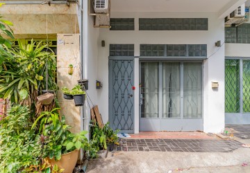 Townhouse 3 Bedroom For Sale -  Chakto Mukh, Phnom Penh thumbnail