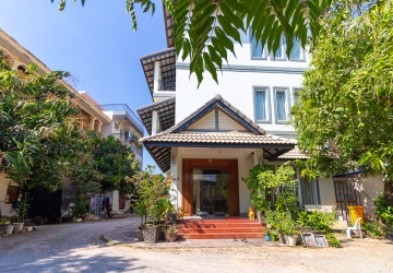 1 Bedroom Apartment For Rent - Svay Dangkum, Siem Reap thumbnail