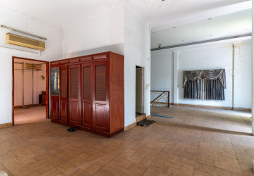 286 Sqm Corner Retail Space For Rent - Chakto Mukh, Phnom Penh thumbnail