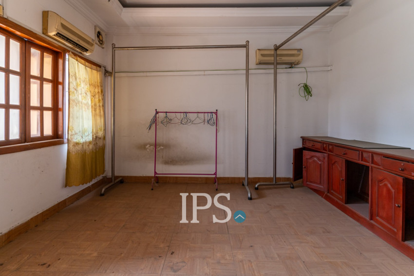286 Sqm Corner Retail Space For Rent - Chakto Mukh, Phnom Penh