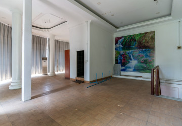 286 Sqm Corner Retail Space For Rent - Chakto Mukh, Phnom Penh thumbnail