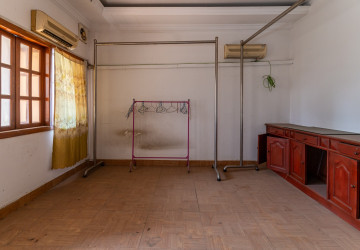286 Sqm Corner Retail Space For Rent - Chakto Mukh, Phnom Penh thumbnail