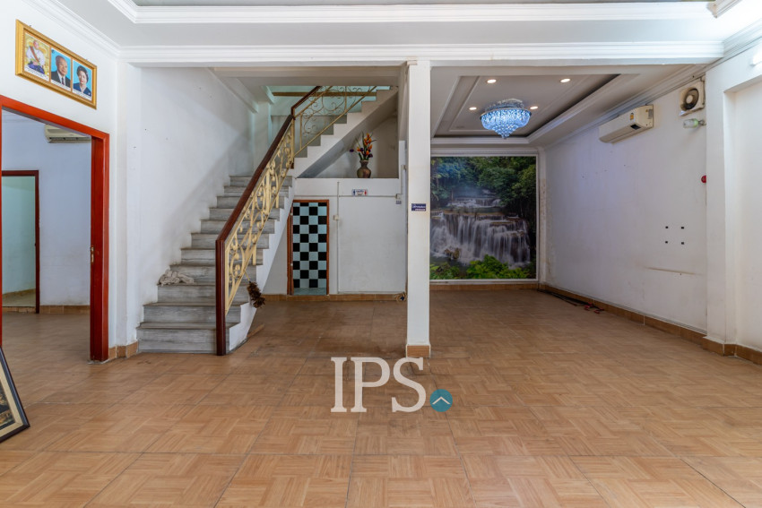 286 Sqm Corner Retail Space For Rent - Chakto Mukh, Phnom Penh