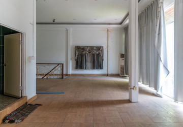 286 Sqm Corner Retail Space For Rent - Chakto Mukh, Phnom Penh thumbnail