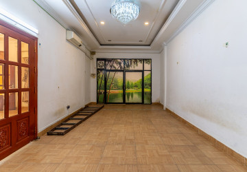286 Sqm Corner Retail Space For Rent - Chakto Mukh, Phnom Penh thumbnail