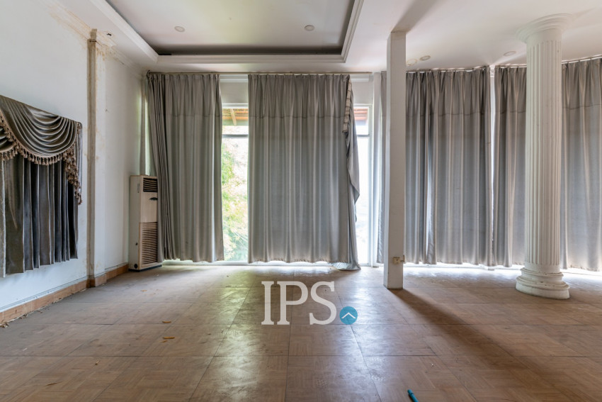 286 Sqm Corner Retail Space For Rent - Chakto Mukh, Phnom Penh