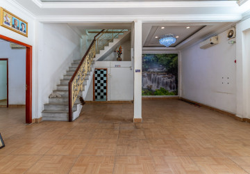 286 Sqm Corner Retail Space For Rent - Chakto Mukh, Phnom Penh thumbnail