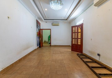 286 Sqm Corner Retail Space For Rent - Chakto Mukh, Phnom Penh thumbnail