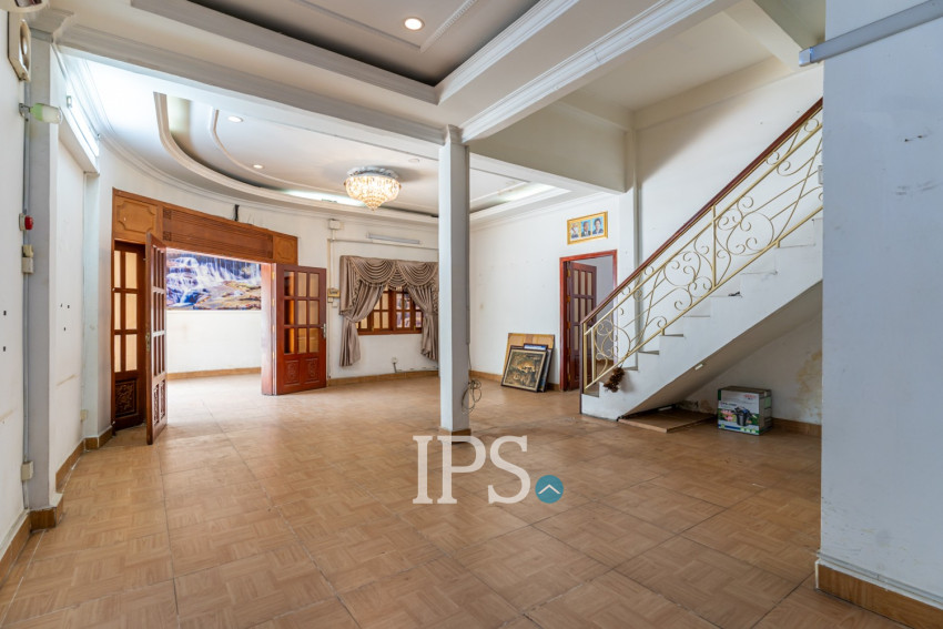 286 Sqm Corner Retail Space For Rent - Chakto Mukh, Phnom Penh